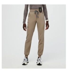 Figs Women's Latte Jogger Scrub Pants